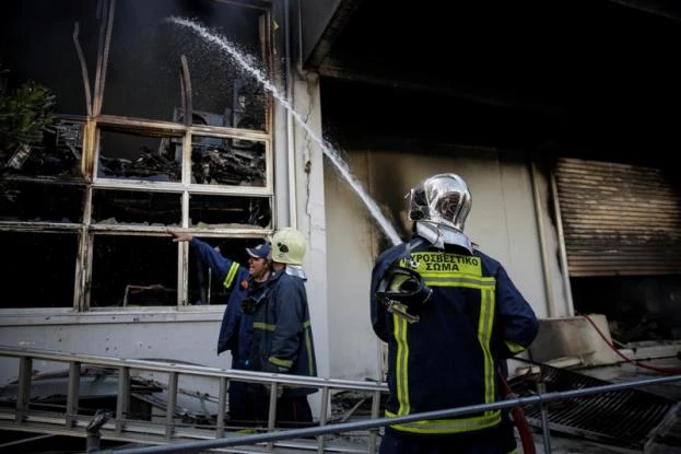 Ποια είναι η εταιρεία που πήρε φωτιά στο Περιστέρι – «Καταστράφηκα – Στα δύο εκατομμύρια η ζημιά, δεν ήταν ασφαλισμένο» (βίντεο)